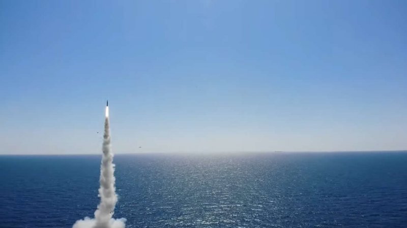 Испытания баллистической ракеты с борта подлодки "Досан Ан Чан-хо", Южная Корея Испытания баллистической ракеты с борта подлодки "Досан Ан Чан-хо", Южная Корея